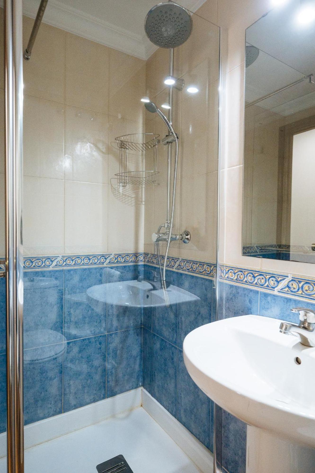 apartamento con parking plaza del museo Siviglia Esterno foto