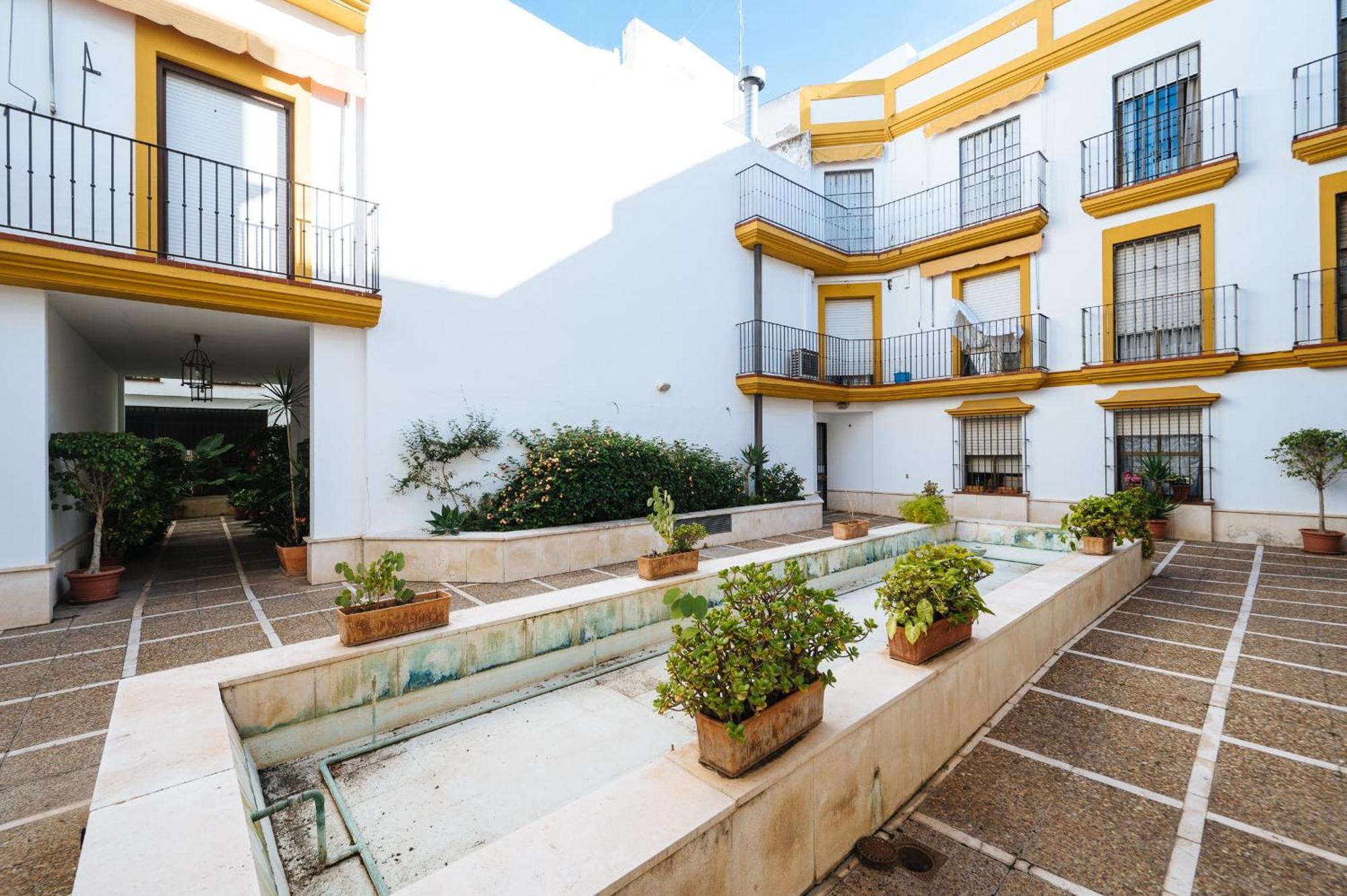 apartamento con parking plaza del museo Siviglia Esterno foto