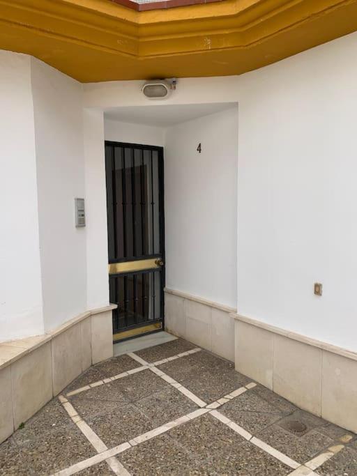 apartamento con parking plaza del museo Siviglia Esterno foto